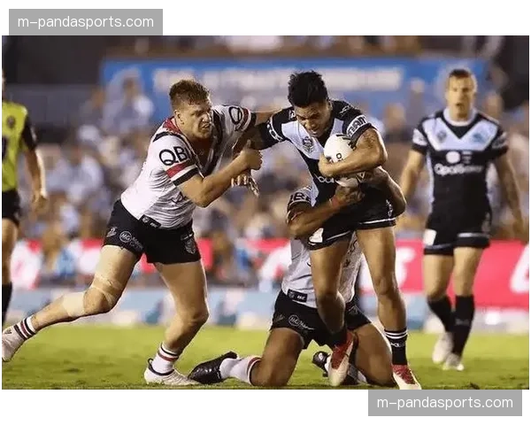 路易斯·卡斯特罗4-2-3-1体系强调中场绞杀，莱万特保级依赖边路速度反击